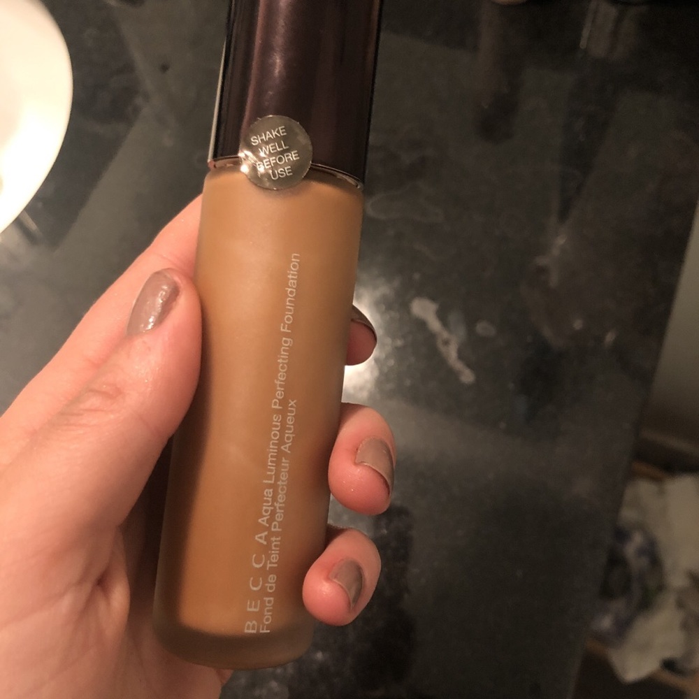 BECCA WARM HONEY 🍯 FOUNDATION
